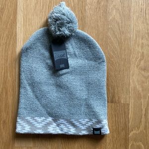 BEAUTIFUL GIANT GRAY SNOW POM HAT WINTE ONE SIZE FITS ALL NEW
